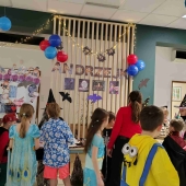 Niepubliczna Szkoła Podstawowa Niebieska 21